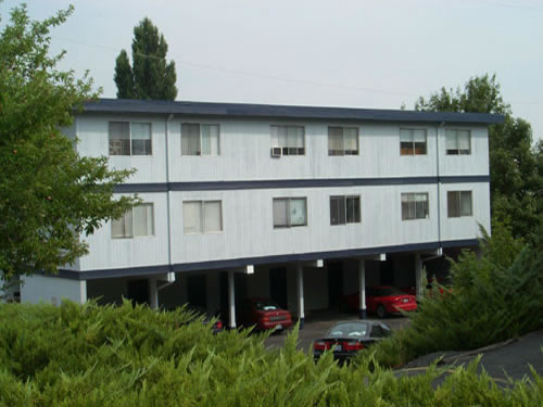 Exterior pictures of The Lamont Apartments on Lamont Street in Pullman, Wa