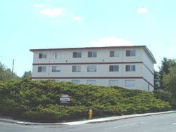 An exterior picture of The Cougar Apartments on 205 Larry Street in Pullman, Wa