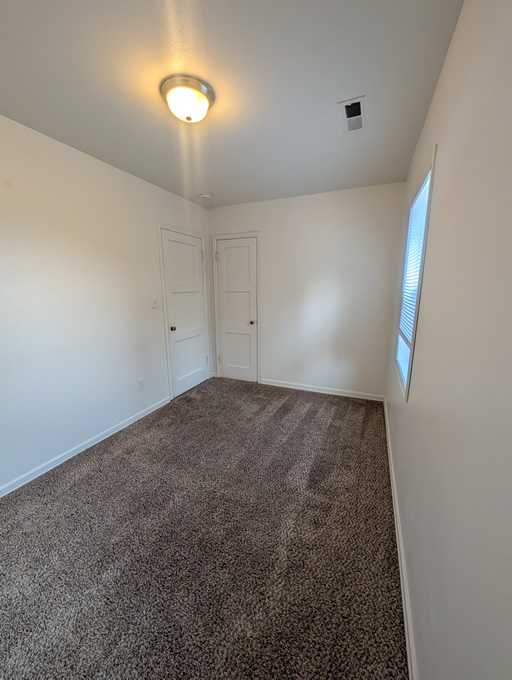 bedroom]