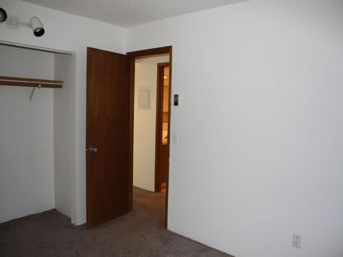 A two-bedroom at The Laurel Apartments on 1585 Hillside Drive, apartment 5 in Pullman, Wa