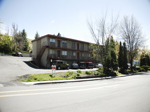 Exterior of The Valley View Apartments, 1325-1425 Valley Road, Pullman Wa 99163